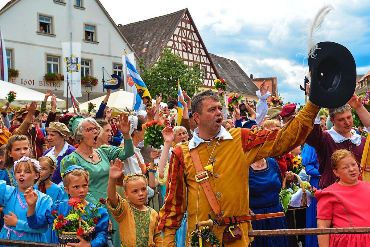 „Heiße“ Shows stehen beim Mittelalterfest auf dem Programm. Foto: Tschapka