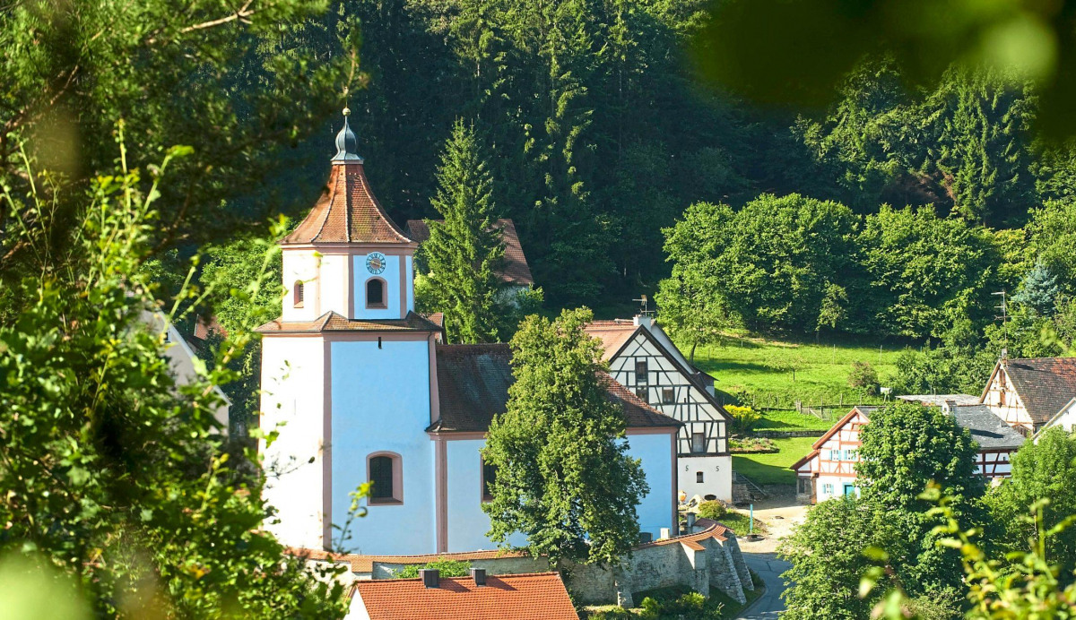 Von Heimbach aus können Wanderer im Landkreis Roth den Heimbacher Bildstockweg erkunden. Er ist nicht allzu lang und auch für Anfänger geeignet. Fotos: Landratsamt Roth