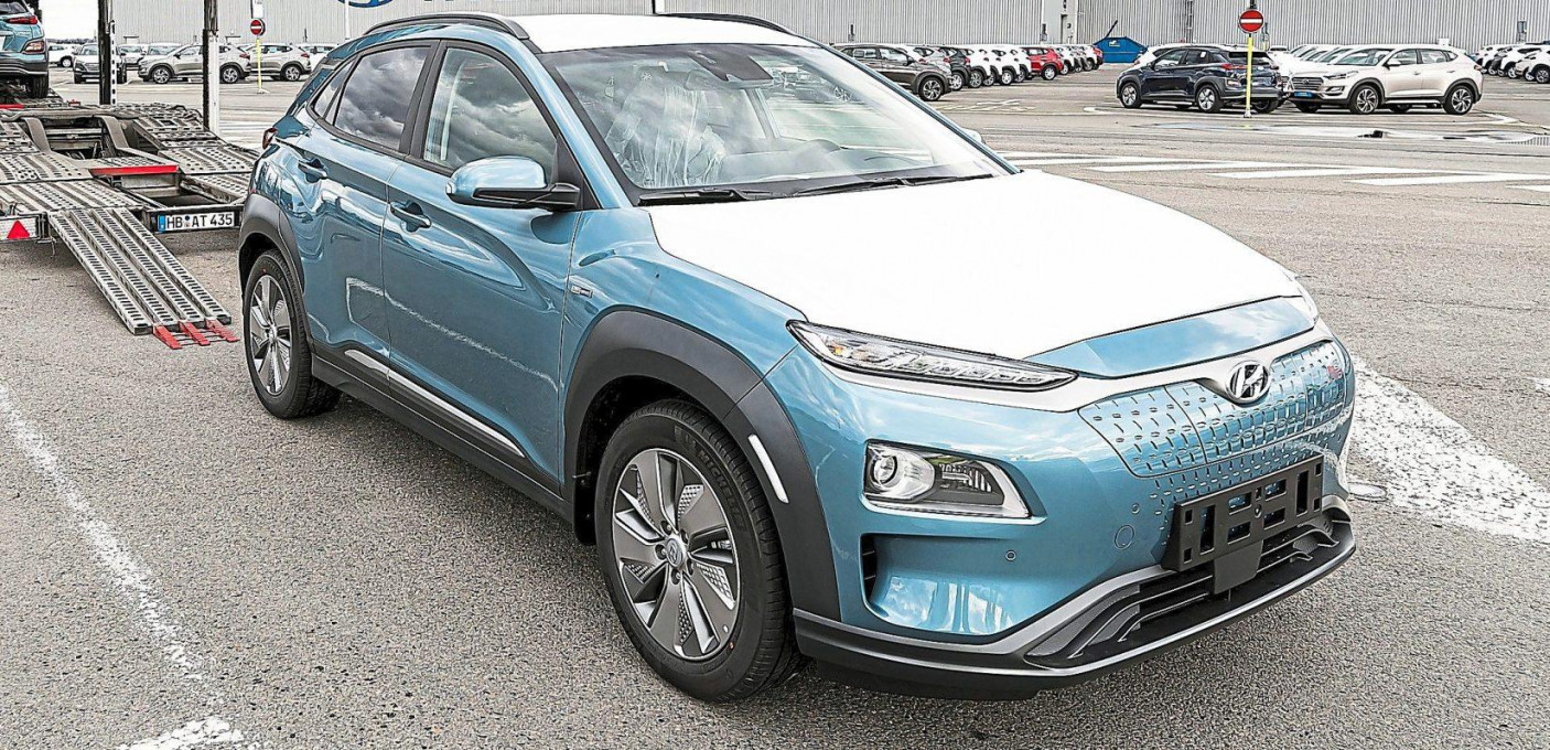 Die Situation hat sich entspannt. Die Lieferzeiten für E-Autos haben sich bei den meisten Herstellern normalisiert. Laut Hyundai ist der mittlerweile in Tschechien produzierte Hyundai Kona lieferbar.