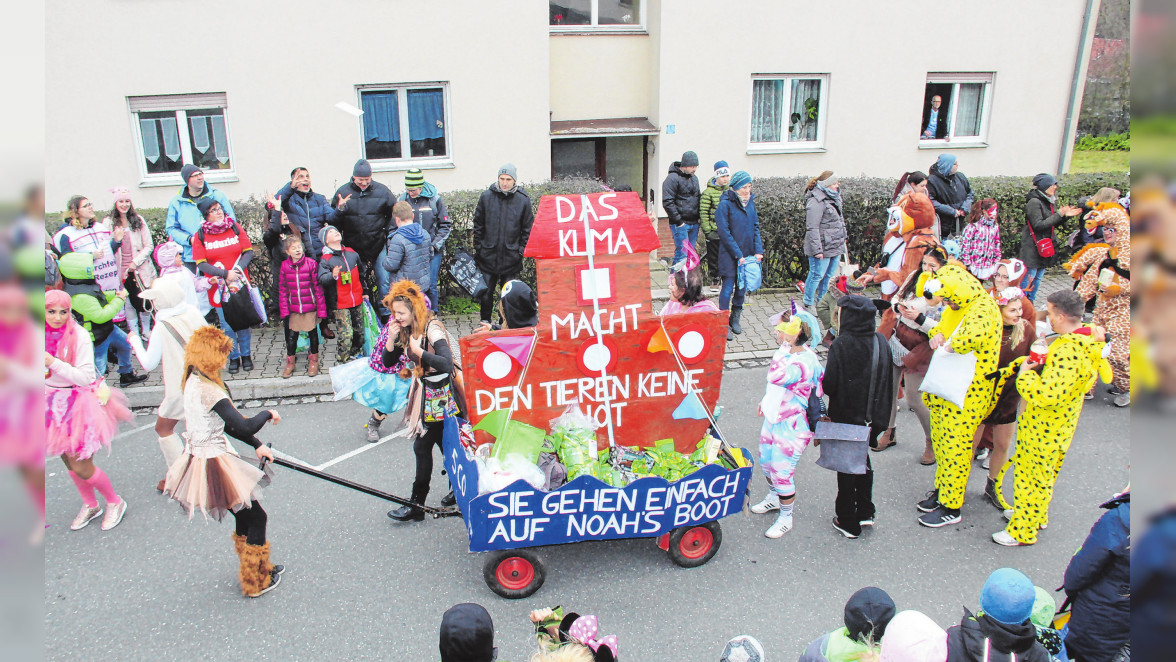 Faschingsumzug in Emskirchen: Auf ins bunte Narrentreiben!