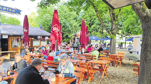 Richters Beachbar und Biergarten am Weiher in Burghaun: Genießen kann so einfach sein