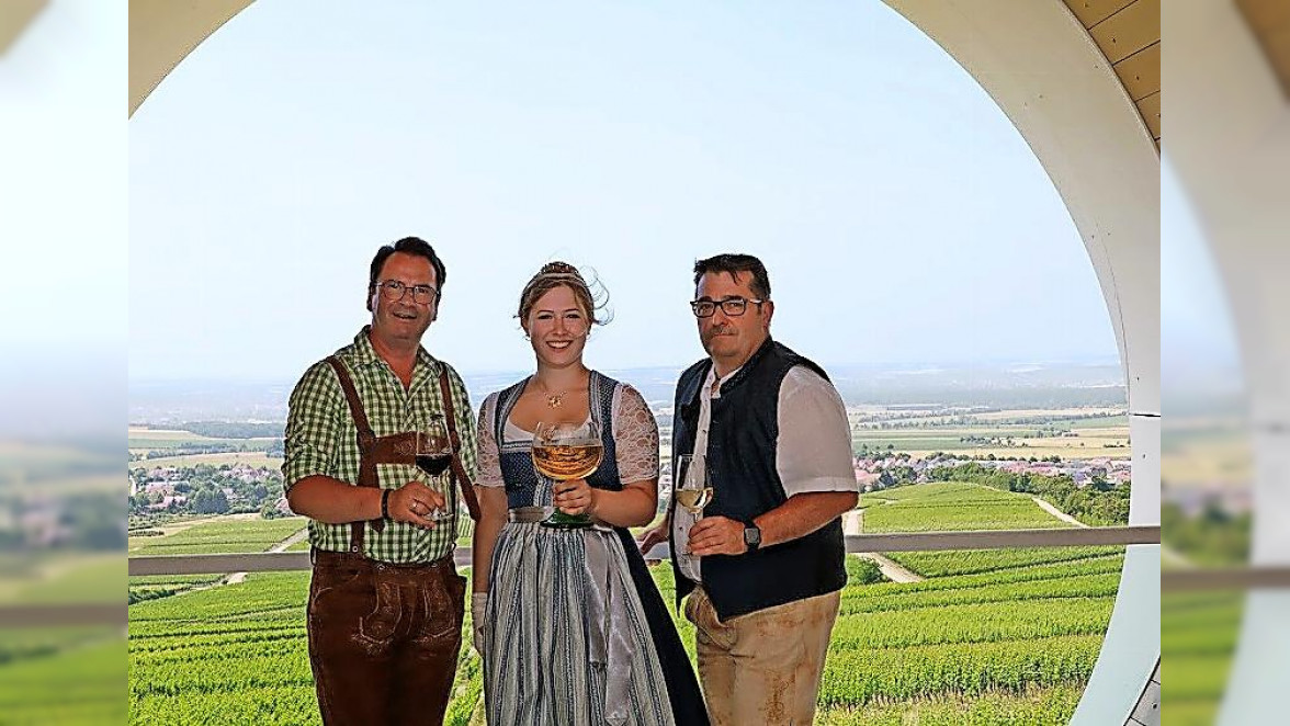 Rödelseer Weinfest 2022 auf Schloss Crailsheim: Ein hervorragendes Angebot an Speisen und tolle Musik-Kapellen machen den Besuch zu einem Muss