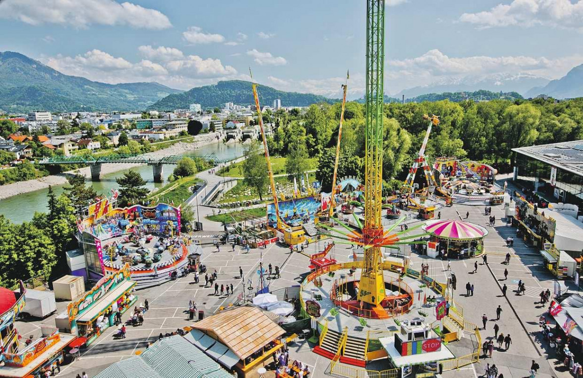 Geisterbahnschreck und Nervenkitzel im Vergnügungspark des Volksfests Salzburger Dult 2022-2