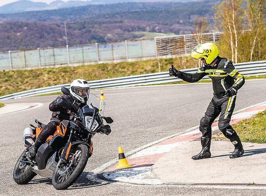 Beim Fahrsicherheitstraining der ÖAMTC Fahrtechnik Zentren wird jeder zum Fahr-Profi-3