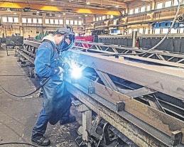 Stahlmasten aus Naumburg auf vielen Baustellen gefragt