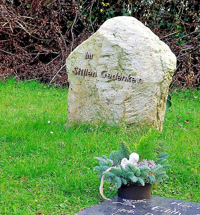 Friedhof Holdenstedt hat neuen Gedenkort für die Urnengemeinschaftsanlage