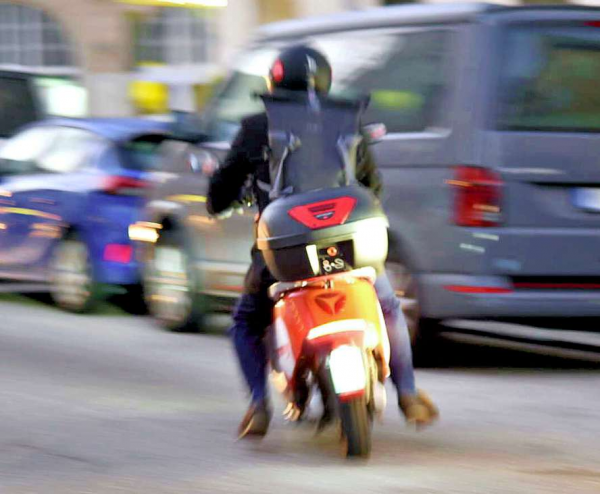TÜV Süd gibt Tipps: Motorroller fahren will gekonnt sein