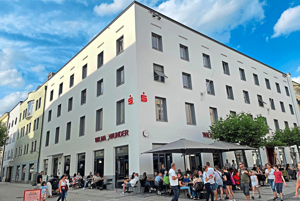 Aus der Immobilie in der Passauer Fußgängerzone, die sich seit 1918 im Eigentum der Sparkasse befindet, ist im Zuge des Umbaus das Sparkassenhaus Ludwig8 entstanden.