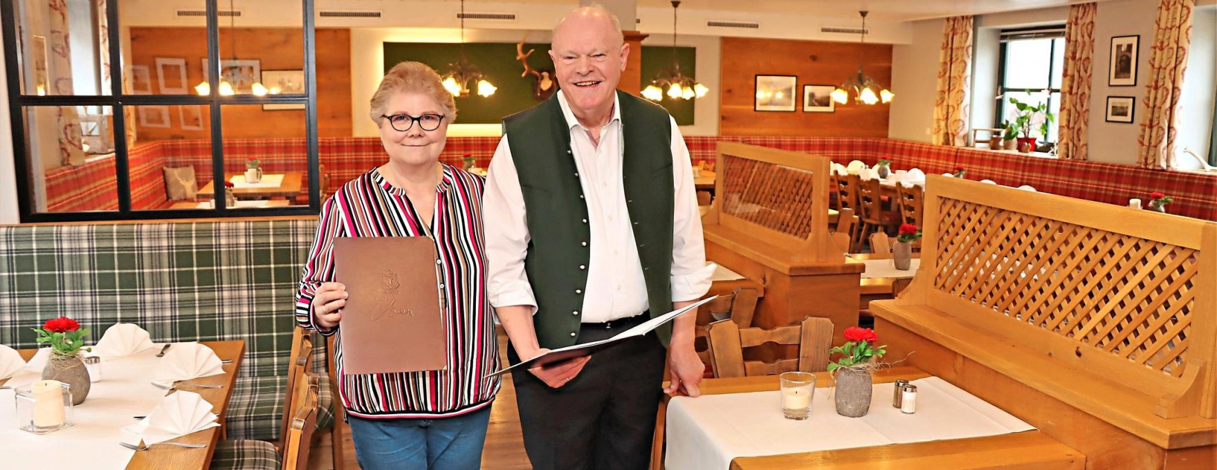 Blicken auf 70-jährigeWirtshaustradition in Passau-Heining zurück: Kajetan und Annemarie Auer, Gastgeber im Gasthaus „Zum Auer“. − Fotos: Brunner