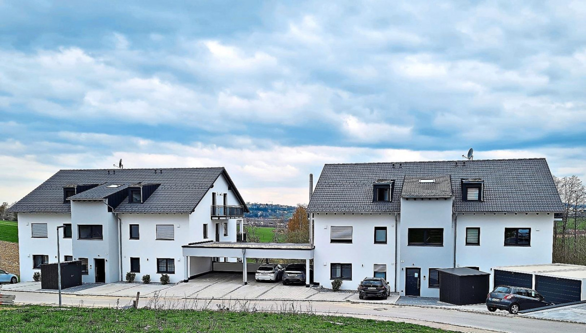 Zwei weitere moderne Mehrfamilienhäuser durch die W + A Hoffmann Wohnbau GmbH im Neubaugebiet „Freihofer Feld“ fertiggestellt. „Die Natur vor der Haustüre“ perfekt realisiert. Fotos: Brunner