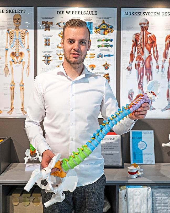 Als diplomierter Schlaf- und Liegeberater sowie Rückenschullehrer des Instituts für Gesundheit und Ergonomie weiß Jungunternehmer Daniel Eckert (25) genauestens darüber Bescheid, wo die Voraussetzungen für gesunden Schlaf liegen.