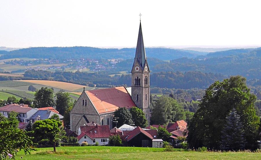 Vom Blümersberg aus kann man einen einzigartigen Blick auf Tittling genießen. (Foto: Markt Tittling)