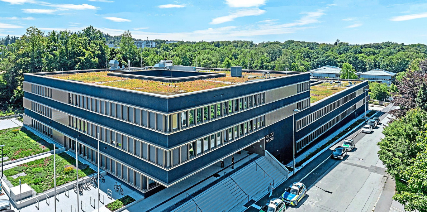 Das neue Polizeidienstgebäude. (Fotos: Staatliches Bauamt Passau / Matthias Kinateder