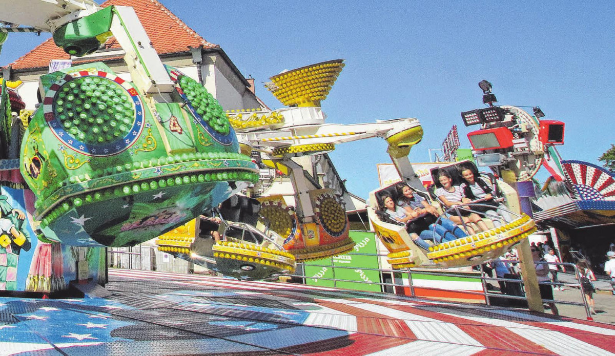 Heimatfest Laupheim 2022: Fahrgeschäfte No Limit/Bayern-Lift ...