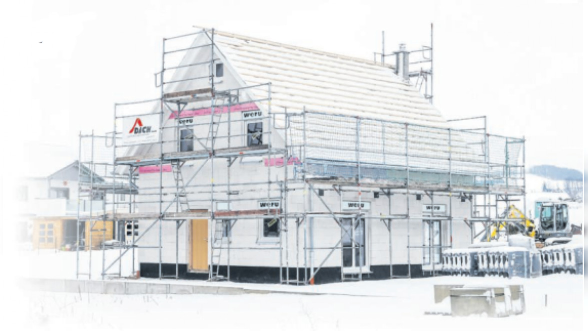 HAUSBAU IM WINTER