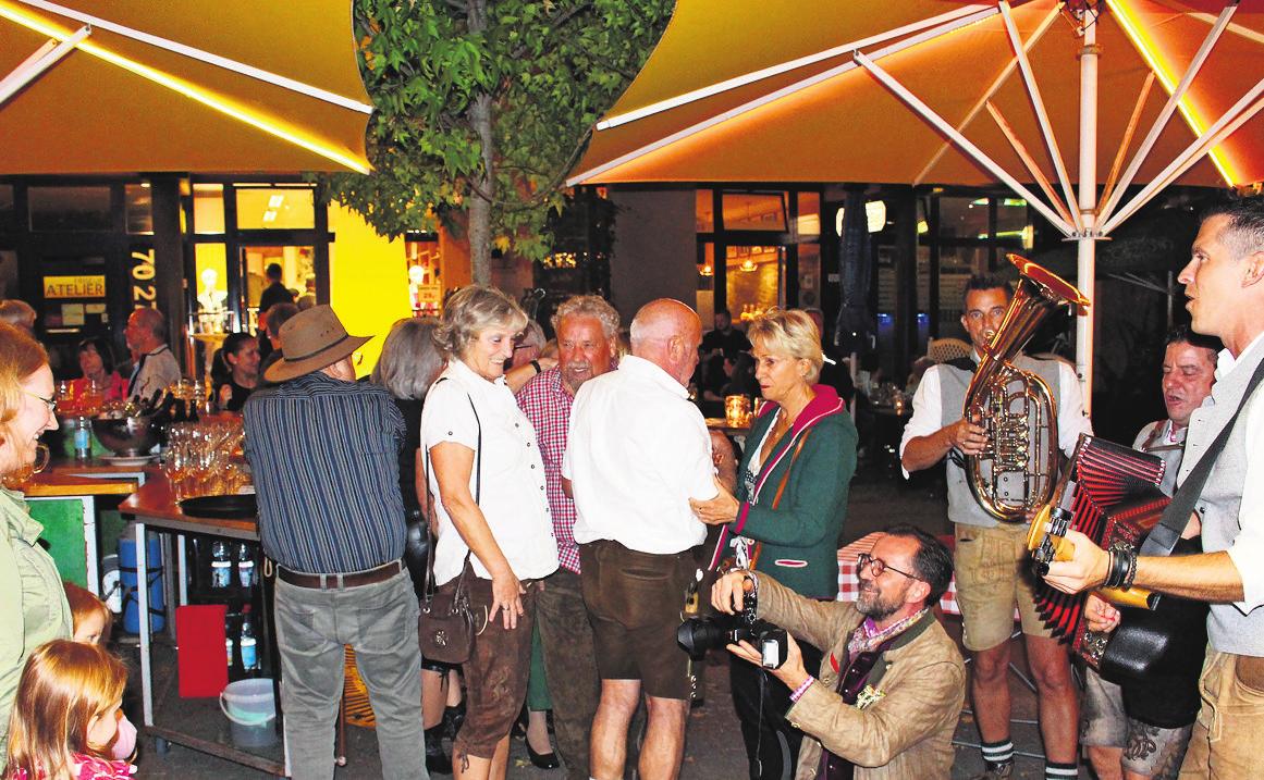 Einkaufsbummel im Lichterglanz: Herbstfest & Late-Night-Shopping 2022 in Bernhausen-2