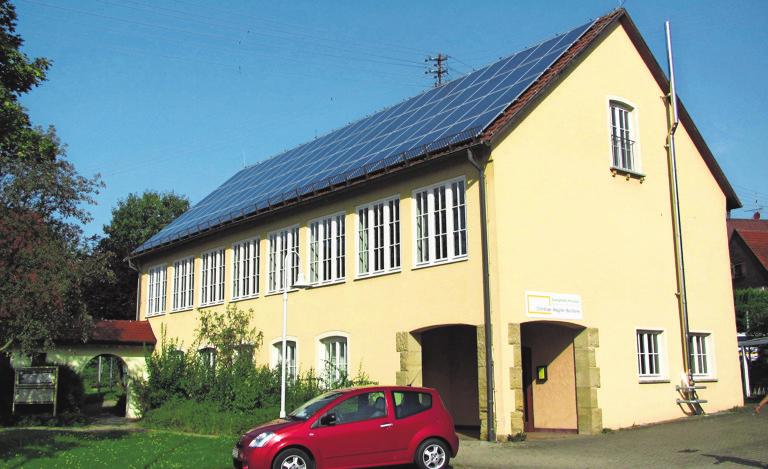 Eine der ersten Aufgaben: das Einrichten einer Ortsbücherei-3