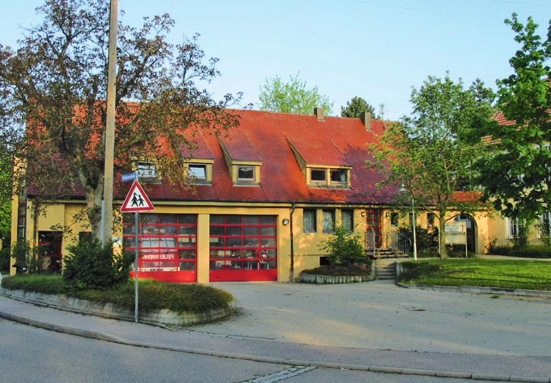 Eine der ersten Aufgaben: das Einrichten einer Ortsbücherei-2