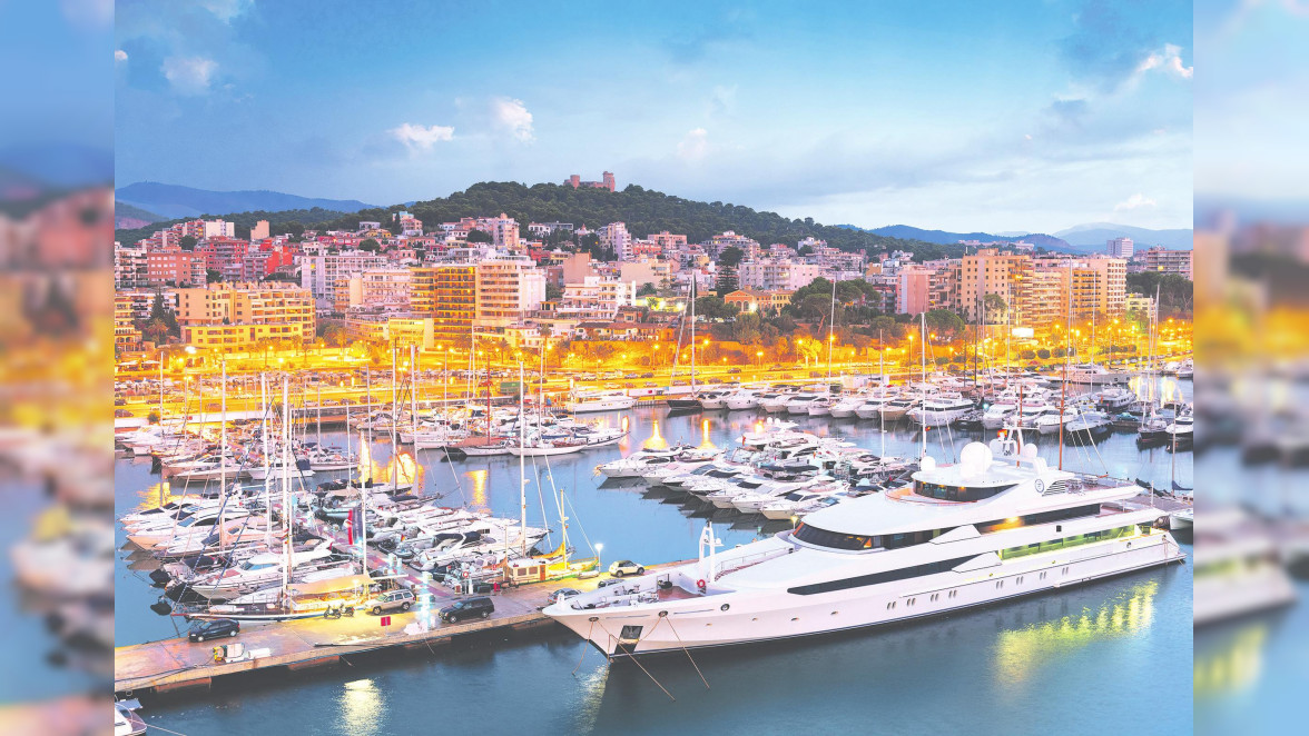 Blick auf den Hafen von Palma. Die vielfältige und abwechslungsreiche Stadt steht für die hohe Lebensqualität, die Mallorca bietet. Foto: SeanPavonePhoto - stock.adobe.com