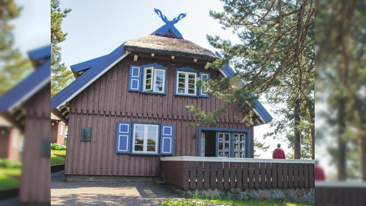 Typische Holzbauweise: Das Sommerhaus von Thomas Mann in Nida auf der Kurischen Nehrung. Foto: Shutterstock | Michele Ursi