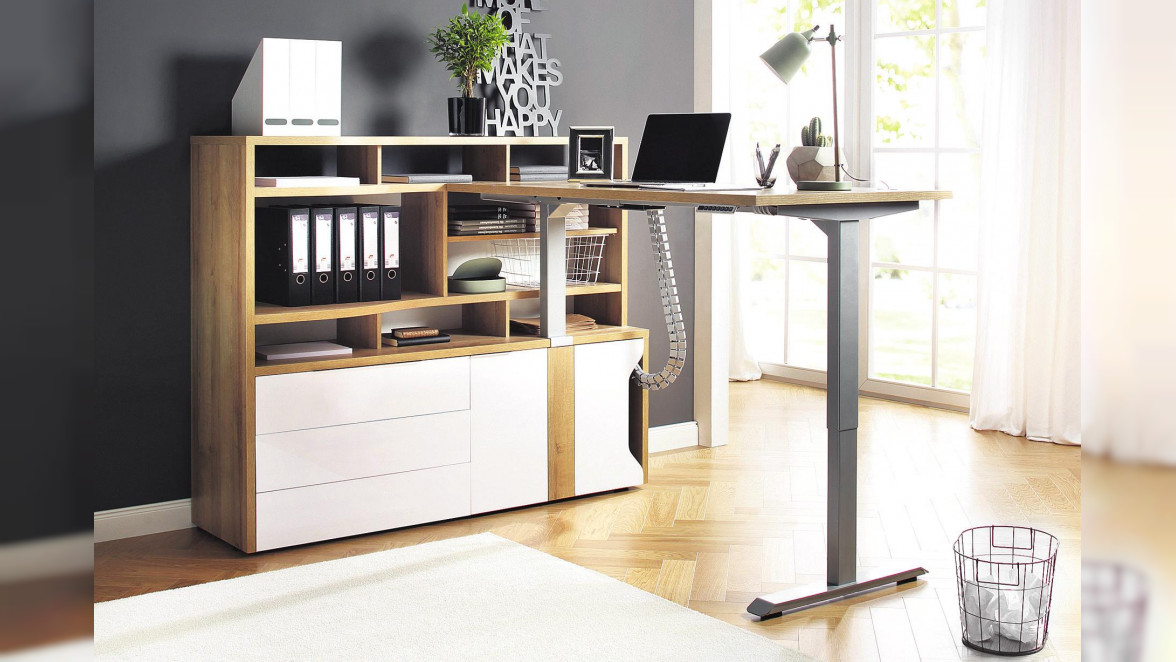 Beispiel für eine praktische und ansprechende Homeoffice-Lösung mit höhenverstellbarem Schreibtisch („Edjust“ von Maja Möbel) Foto: VDM/Maja Möbel