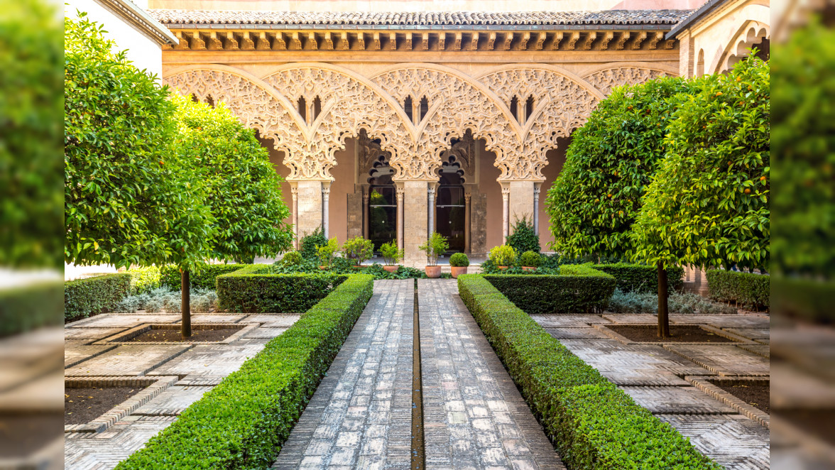 Der maurische Garten des Palasts Aljaferia in Zaragoza. Foto: Shutterstock | vichie81