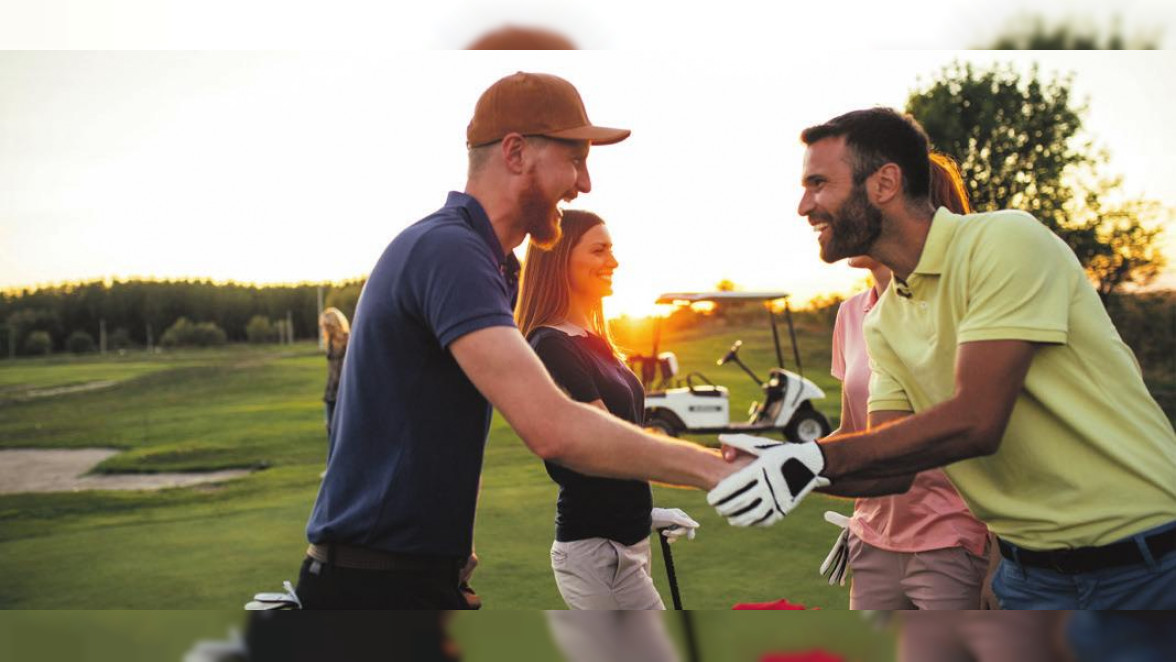 Golfrunde mit Freunden. Foto: Shutterstock | bbernard