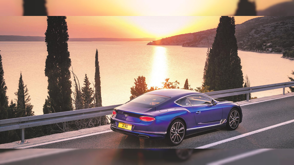 Die dritte und neueste Generation des Bentley Continental GT ist nach wie vor weltweit der Inbegriff eines Luxuscoupés. (Kraftstoffverbr. komb.: 10,9 l/100 km, CO2-Emissionen: 254 g/km)