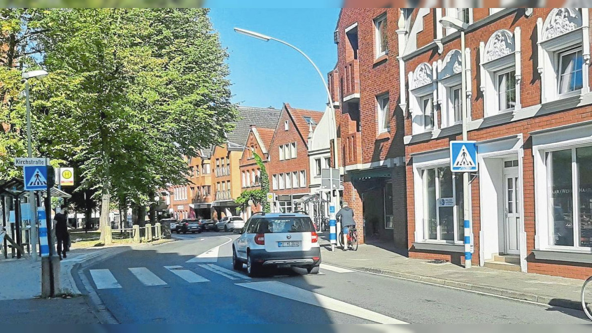 Flanieren, wo sich sonst Autos drängeln: Autofreie Flaniermeile in Sendenhorst dank Straßensperrung 