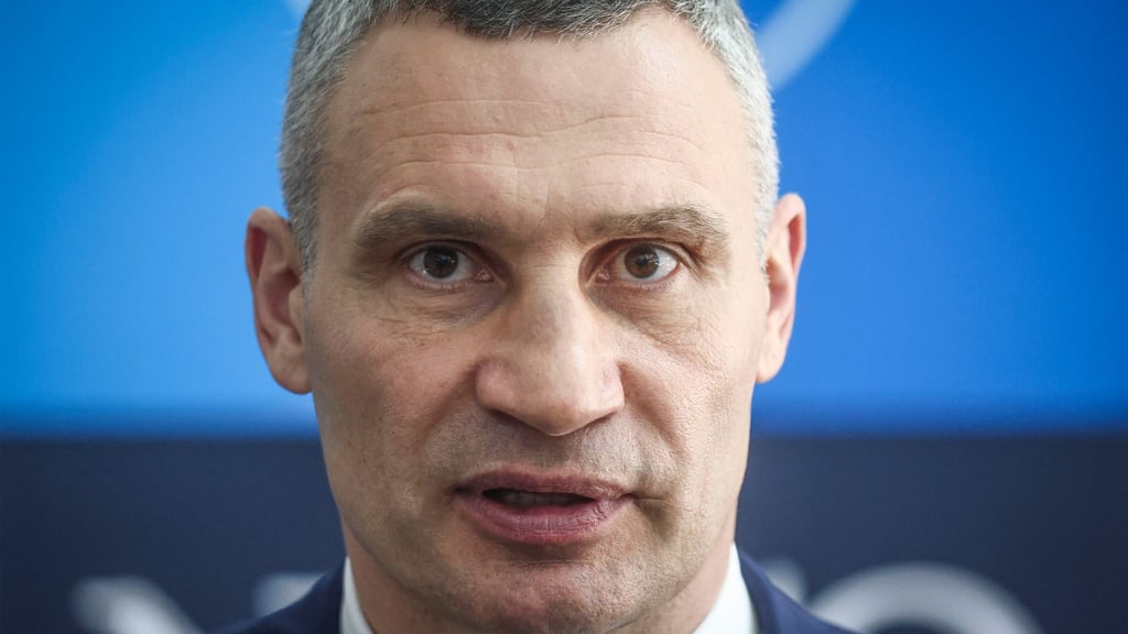 Kiews Bürgermeister Vitali Klitschko spricht von mehreren Einschlägen.