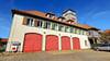 Die vier roten Tore von Wernigerodes Feuerwehr-Gerätehaus sind inzwischen nur noch Attrappe. Sie sind zu niedrig und zu eng für die Einsatzfahrzeuge. Und das sind nicht die einzigen Mängel.