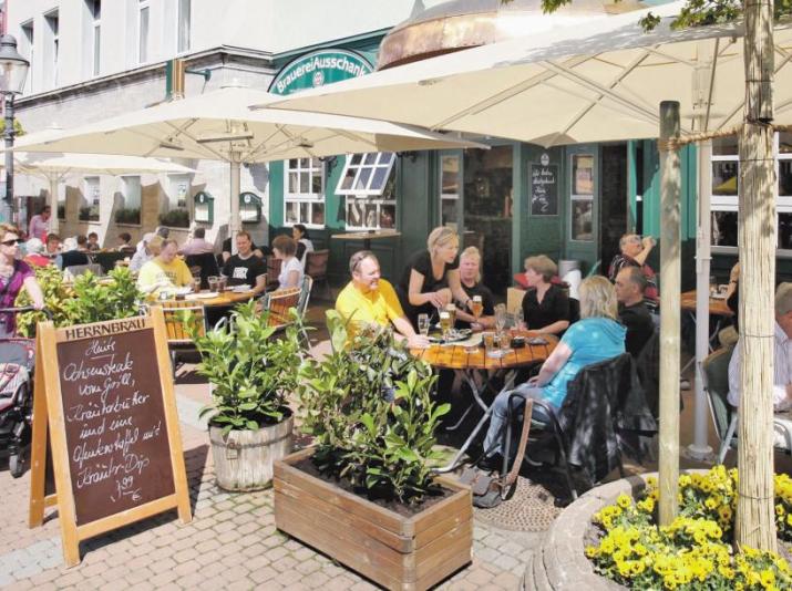 Einladende Gaststätte mit Biergarten: Härke Brauerei Ausschank in Peine-Gröpern-3