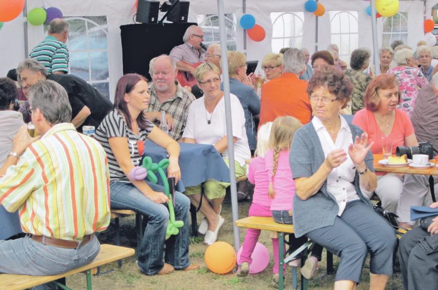 Peiner Mieterfest von Wohnbau Salzgitter begeistert mit Grillspezialitäten, Unterhaltungsmusik und Kinderschminken-5