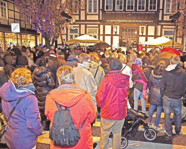 Burgdorfer Innenstadt erstrahlt in festlichem Glanz und bringt Weihnachtsstimmung-3
