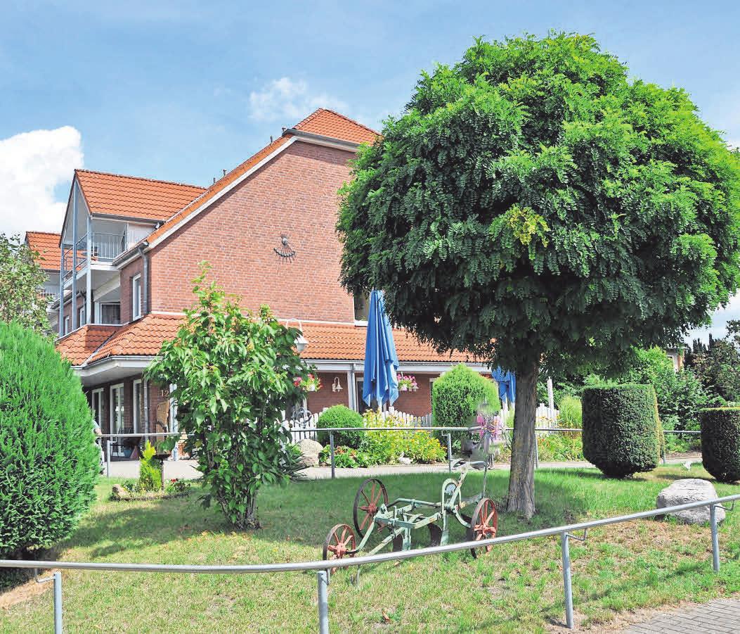Freude der Senioren des Seniorendomizils Haus am Hirtenbach in Ronnenberg über regelmäßige Besuche der Angehörigen ist groß-2