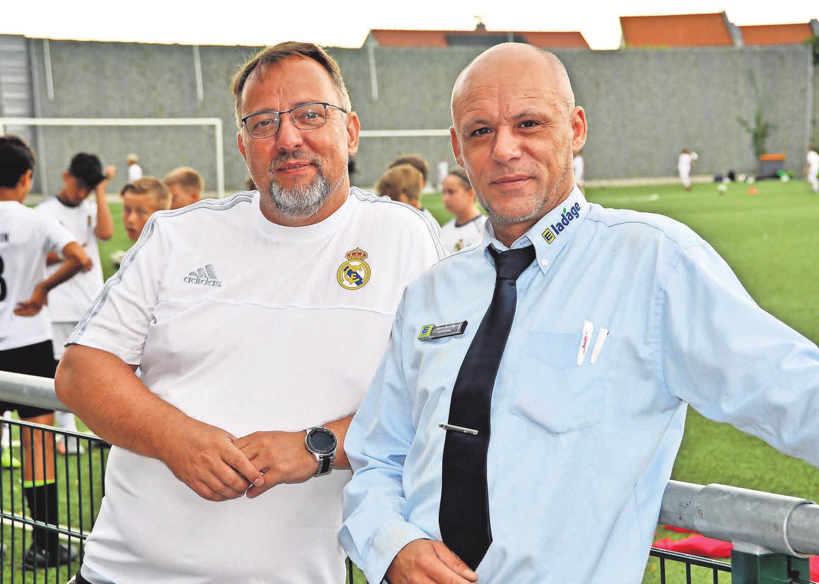 Das Unternehmen EDEKA-Ladage unterstützt das Real-Madrid-Trainingscamp beim SV Gehrden-2