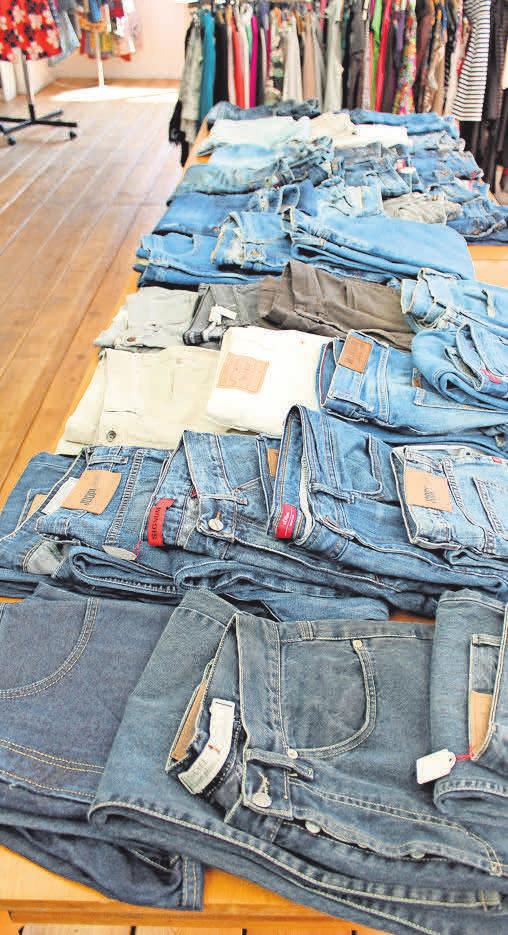 Marken-Jeans und Bademode-2