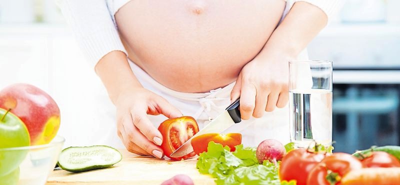 Während der Schwangerschaft vielseitig und vollwertig ernähren-2