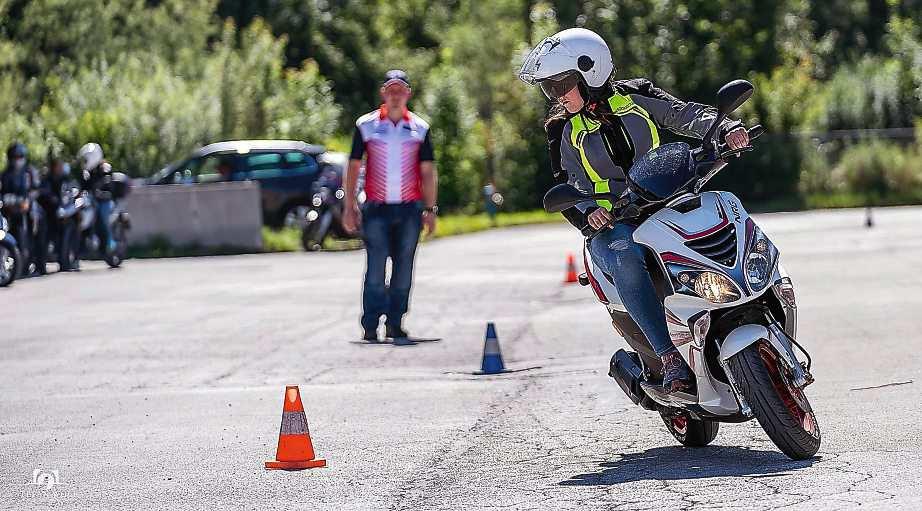 Motorradfahren mit der Polizei ganz im Sinne der Sicherheit: Fahrsicherheitstraining des Polizeisportvereins Tirol -10