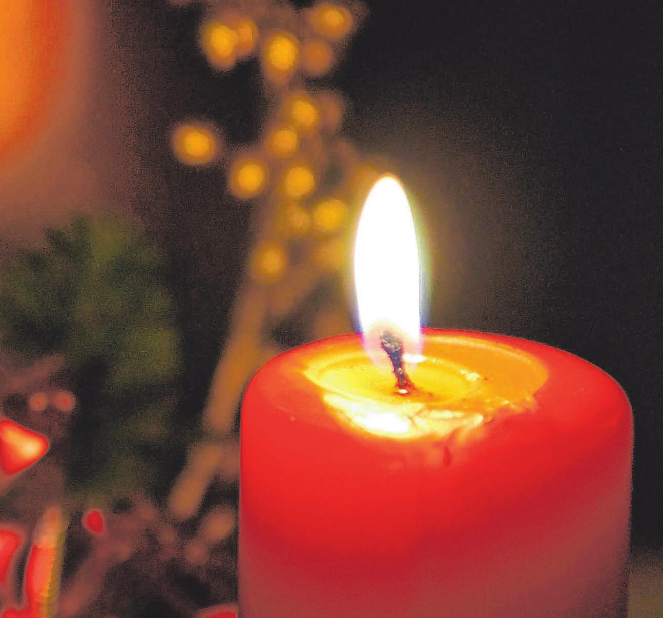 Adventskranz - Vier Kerzen auf Tannengrün -2