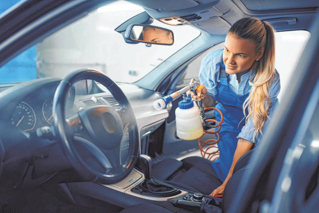 Eine professionelle Autoaufbereitung für den perfekten Fahrzeug-Look ...