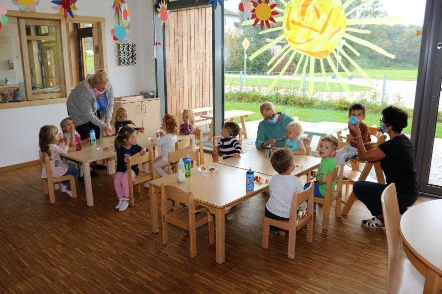 Kirchlicher Segen für die Kinderkrippe Kinder unterm Regenbogen in Jandelsbrunn -4