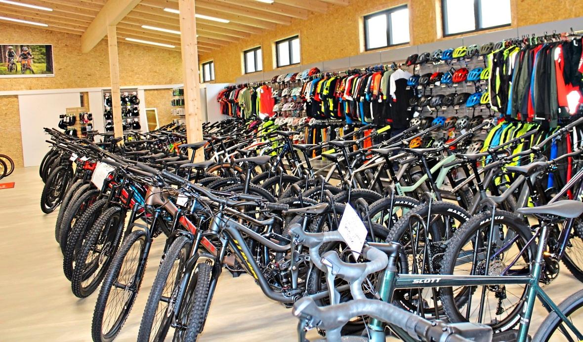 Besser und vielseitiger: Wiedereröffnung des Fahrradgeschäfts Egger-Radl in Waldkirchen-4
