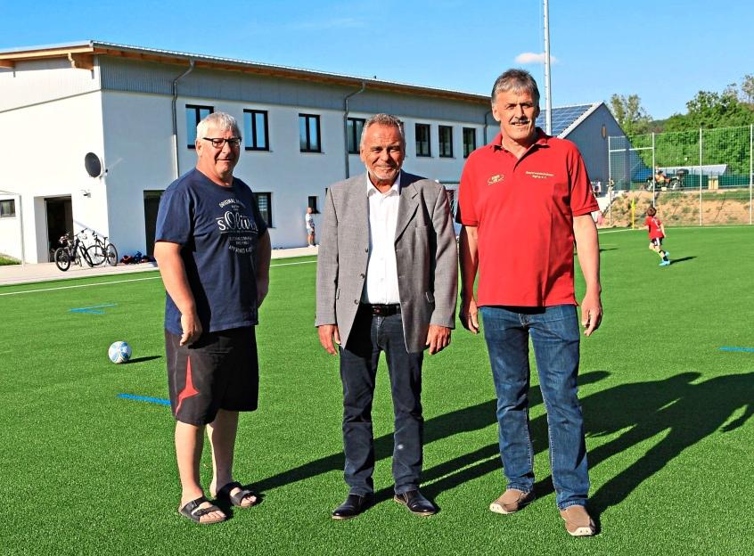 Neues Trainingscenter des FC Eging in der Wilhelm-Busch-Straße präsentiert sich der Öffentlichkeit  -6