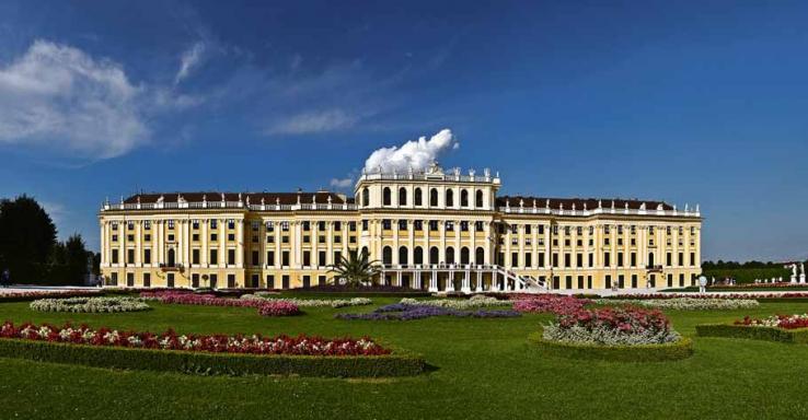 Volksstimme Reisen Service-Center Magdeburg: Schloss Schönbrunn in Wien und Blick vom Nussberg auf die Stadt Wien und Donau-2