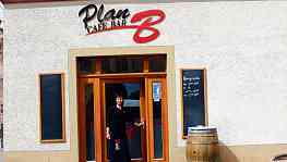 In der Café-Bar „Plan B“ gibt es einen Plan A-3