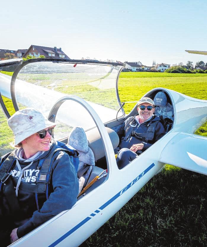Thomas Neu mit Pilotin Franzi Pawel bei seinem jüngsten Segelflug. | Bild: Thomas Neu