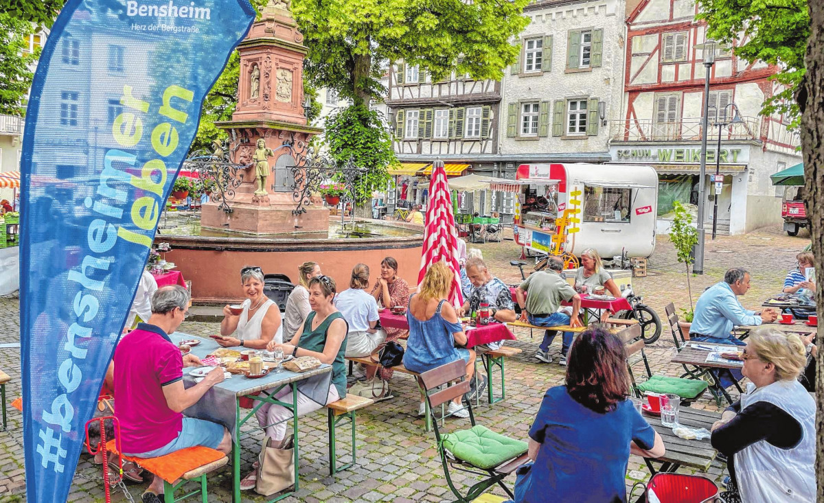 Seit der Premiere im vergangenen Sommer erfreut sich das Bensheimer Marktfrühstück – jeden Samstag zwischen 10 und 14 Uhr – immer größerer Beliebtheit. BILD: NEU
