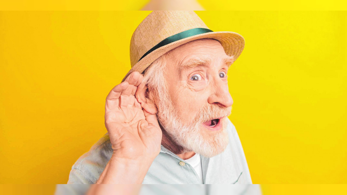 Regelmäßige Hörtests sollten ab einem Alter von 50 bis 60 Jahren zu den Vorsorgemaßnahmen zählen. BILD: STOCK.ADOBE.COM - DEAGREEZ