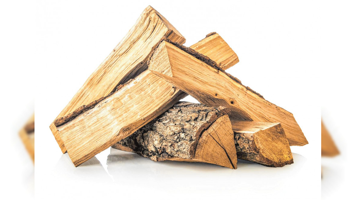 Wartezeit: Frisch geschlagenes Holz kann nicht sofort verheizt werden, es muss erst trocknen – bis es weniger als 20 Prozent Wassergehalt hat. Bild: /stock.adobe.com